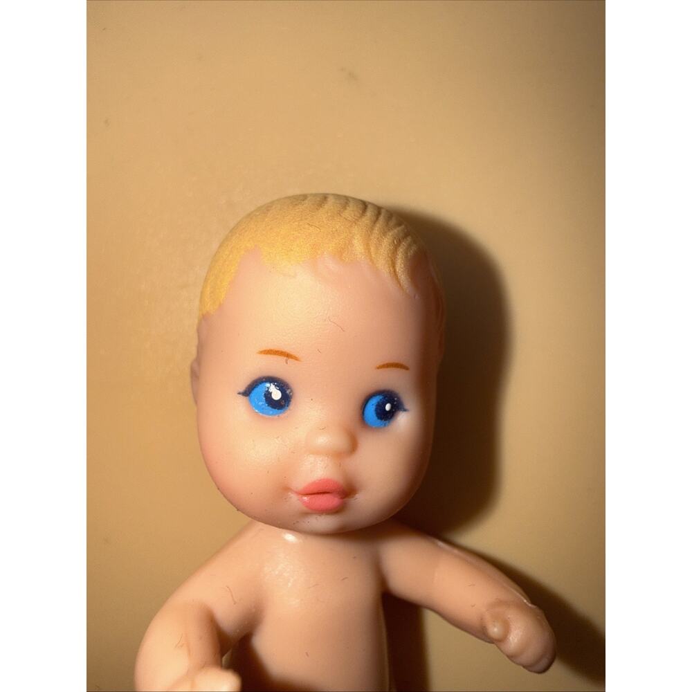 Mattel Vintage 1973 Barbie Baby Krissy Doll Infant Tiny Doll Figure Blue Eyes D1 - Picture 2 of 5